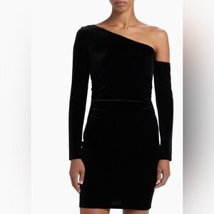L'AgENCE
Lynne Velvet One-Shoulder Sheath Minidress 🖤